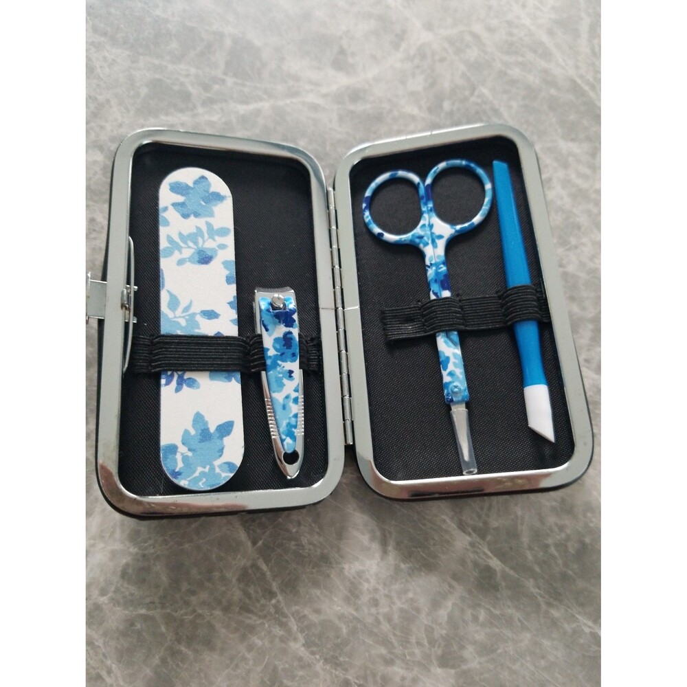 Adorable manicure set